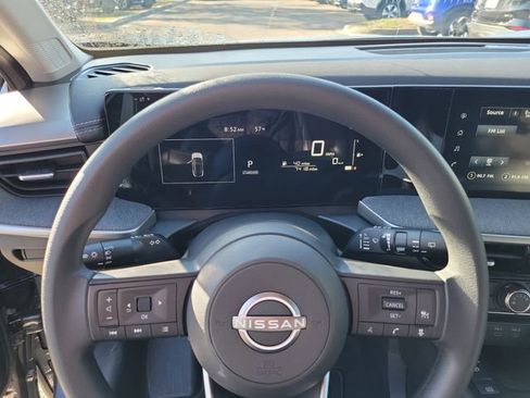 Used 2025 Nissan Kicks SV w/ Charging Package FWD image 18