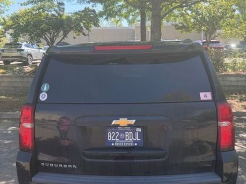 Used 2018 Chevrolet Suburban LT image 2