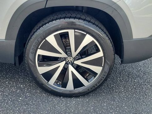 Certified 2023 Volkswagen Taos SE FWD image 30