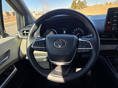 Used 2022 Toyota Sienna XLE image 28