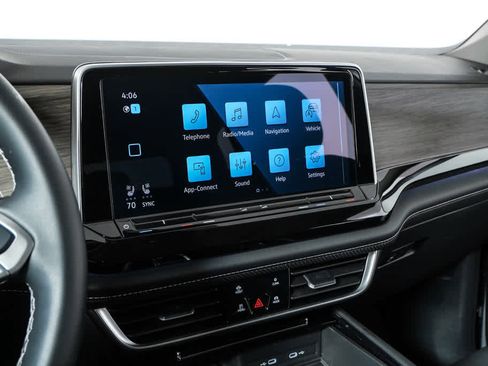 Used 2025 Volkswagen Atlas SEL image 15