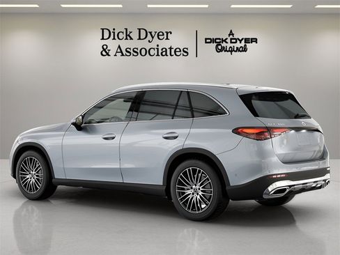 Used 2025 Mercedes-Benz GLC 300 4MATIC image 19