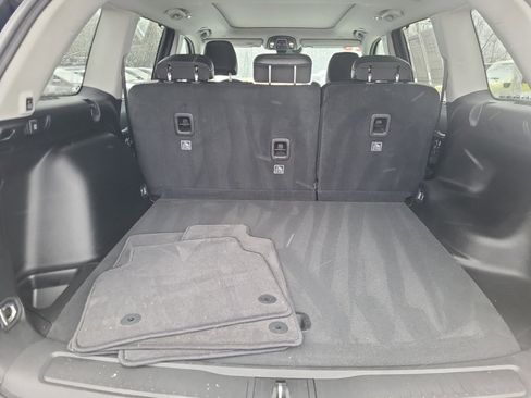 Used 2023 Jeep Grand Cherokee Limited w/ Luxury Tech Group II image 17