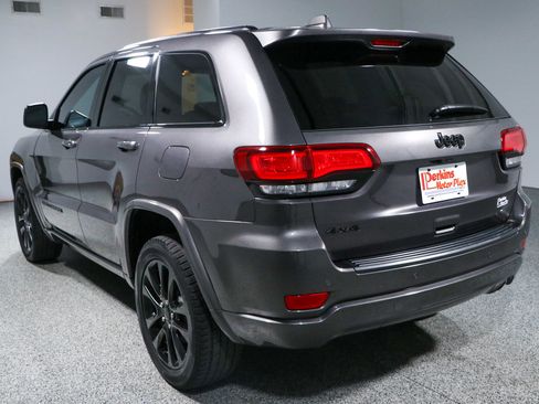 Used 2021 Jeep Grand Cherokee Laredo X AWD/4WD image 9