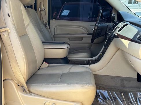 Used 2012 Cadillac Escalade Premium image 21