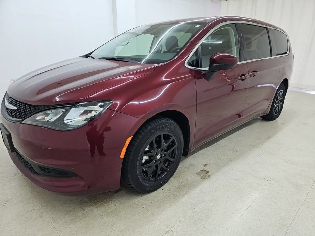 Used 2023 Chrysler Voyager LX FWD image 29