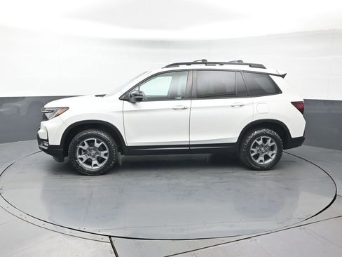 Used 2023 Honda Passport TrailSport image 2