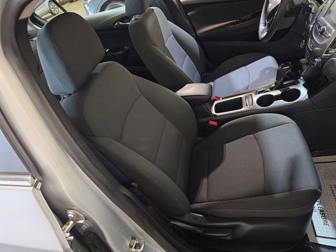 Used 2018 Chevrolet Cruze LT w/ Convenience Package FWD image 24