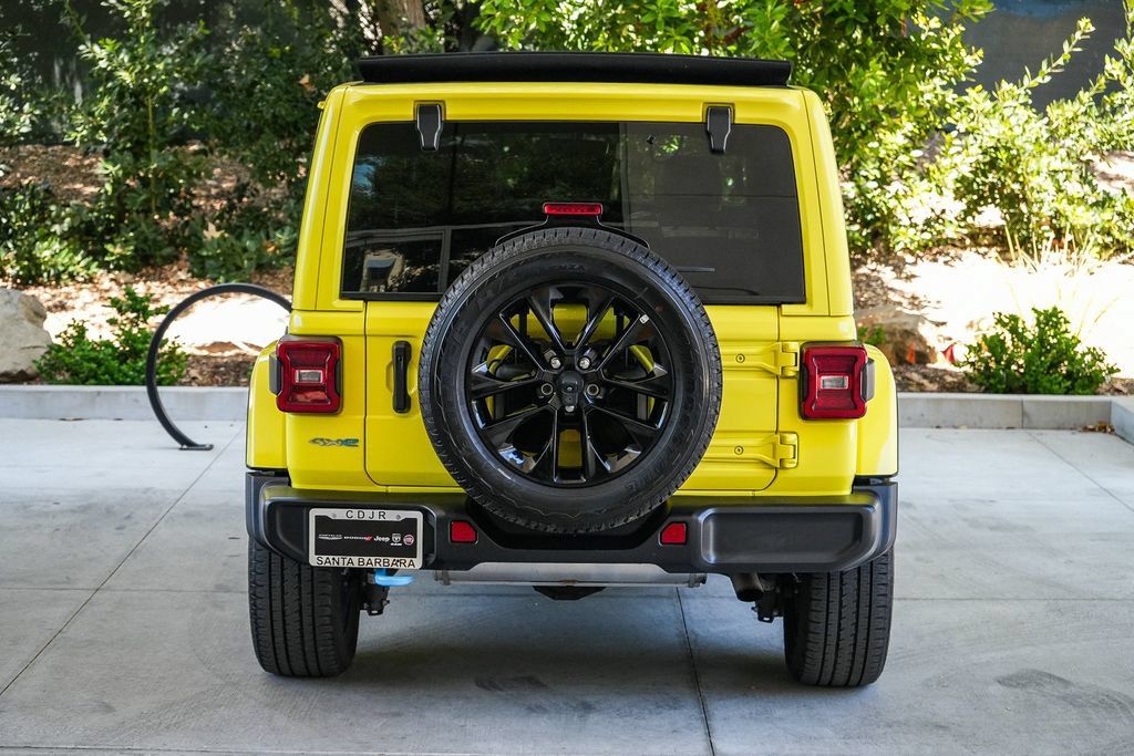 Used 2023 Jeep Wrangler Unlimited Sahara w/ Cold Weather Group AWD/4WD image 5