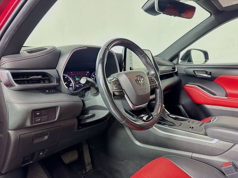 Used 2021 Toyota Highlander XSE image 12