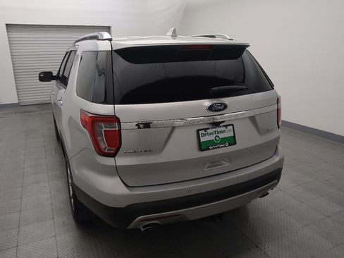 Used 2017 Ford Explorer Limited image 6