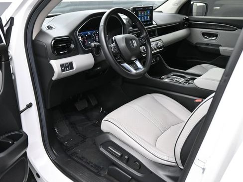 Used 2024 Honda Pilot Elite image 2