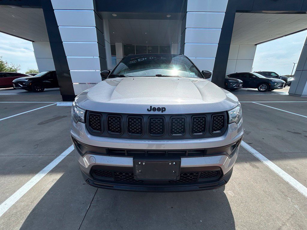 Used 2023 Jeep Compass Latitude AWD/4WD image 5