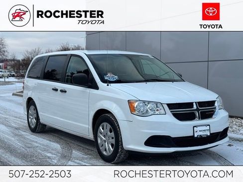 Used 2019 Dodge Grand Caravan SE w/ UConnect Hands-Free Group image 1