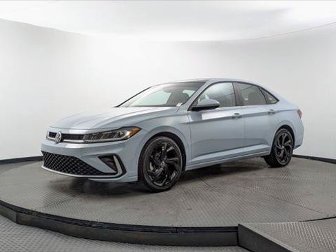 Used 2025 Volkswagen Jetta SE w/ Sunroof Package FWD image 2