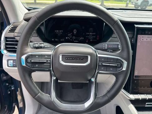 Used 2025 GMC Acadia Denali w/ LPO, All-Weather Package AWD/4WD image 27