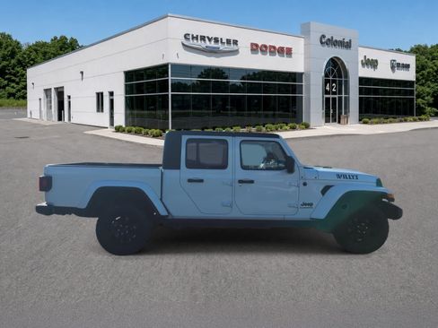 Used 2022 Jeep Gladiator Sport AWD/4WD image 7