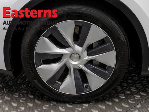 Used 2021 Tesla Model Y Long Range AWD/4WD image 28