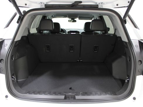 Used 2024 GMC Terrain SLT image 26