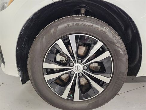 Used 2025 Volvo XC60 B5 Core image 8
