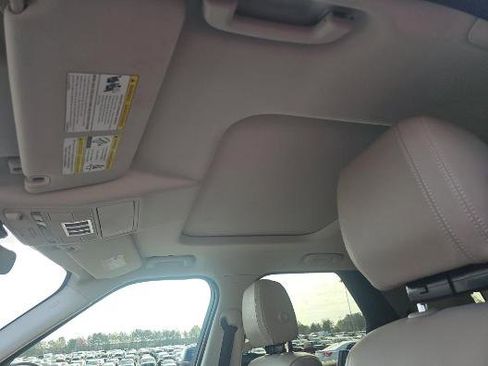 Used 2018 Land Rover Discovery HSE image 5