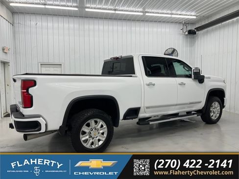 Used 2025 Chevrolet Silverado 2500 High Country w/ High Country Premium Package AWD/4WD image 2
