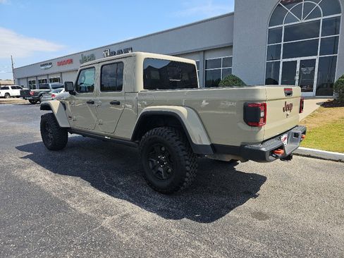 Used 2020 Jeep Gladiator Mojave image 3