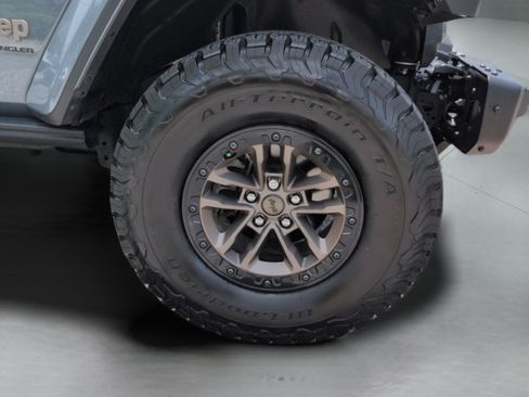 Used 2025 Jeep Wrangler Unlimited Rubicon 392 AWD/4WD image 13