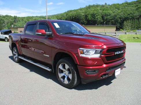 Used 2019 RAM 1500 Laramie w/ Sport Appearance Package AWD/4WD image 3