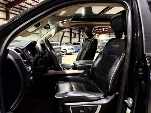 Used 2019 RAM 1500 Laramie AWD/4WD image 14