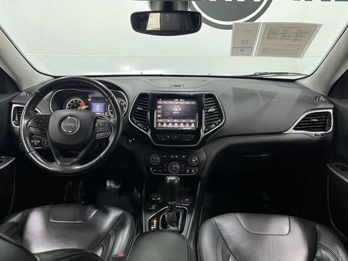 Used 2019 Jeep Cherokee Limited image 18