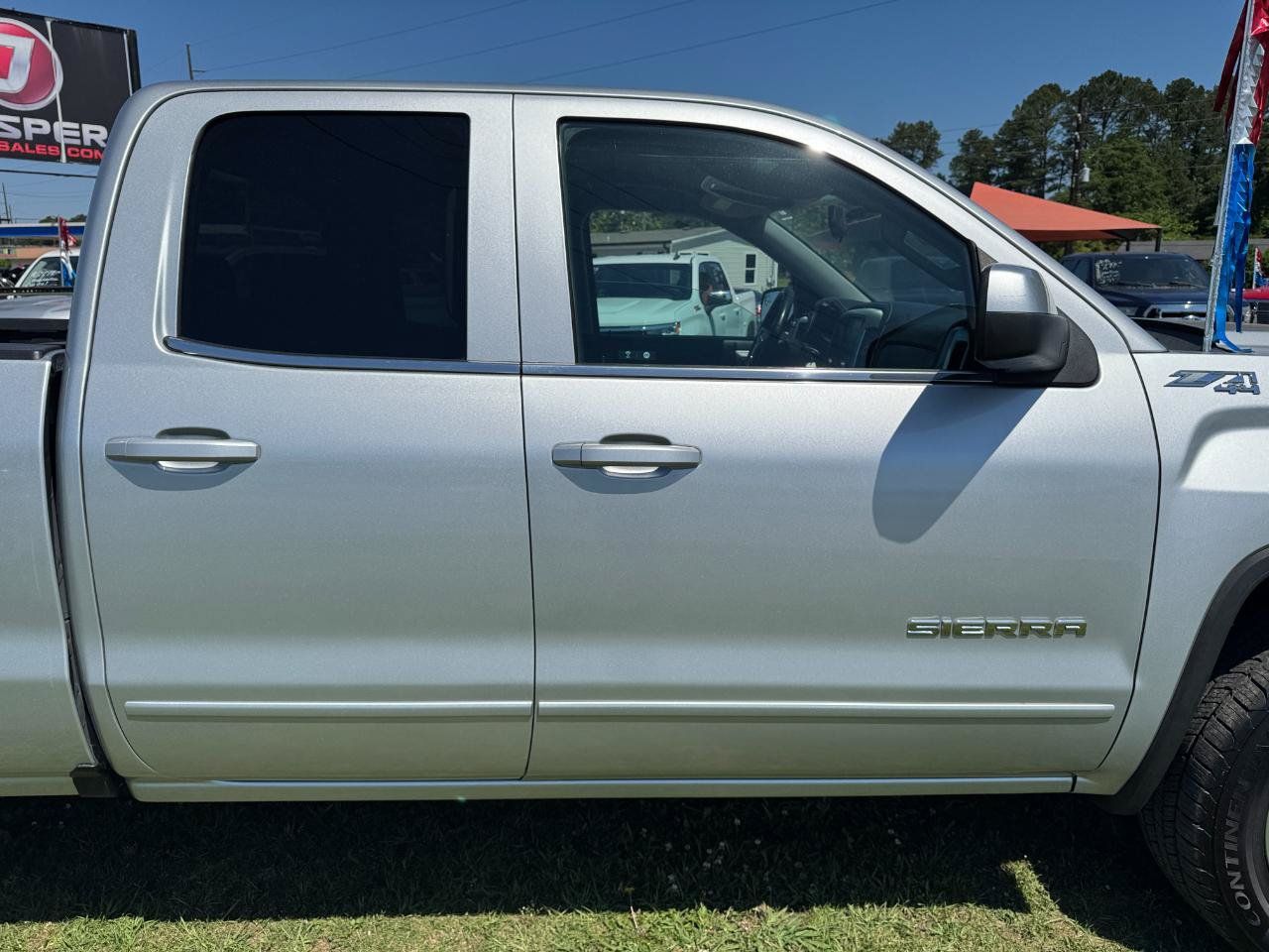 Used 2019 GMC Sierra 1500 SLE w/ SLE Value Package AWD/4WD image 11