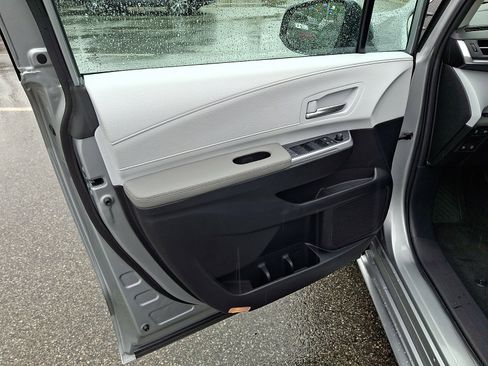 Certified 2025 Toyota Sienna XLE AWD/4WD image 13