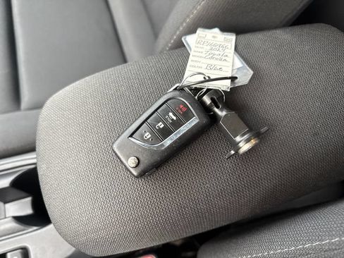 Used 2024 Toyota Corolla LE FWD image 28