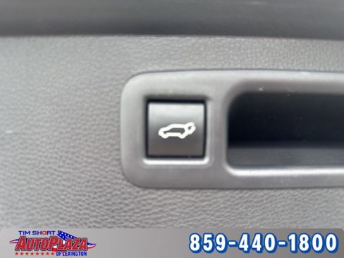 Used 2024 Toyota Highlander LE AWD/4WD image 23