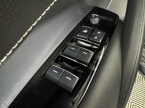 Used 2023 Toyota Corolla SE w/ SE Premium Package image 37