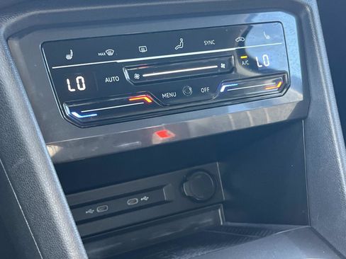 Certified 2022 Volkswagen Tiguan SE image 13