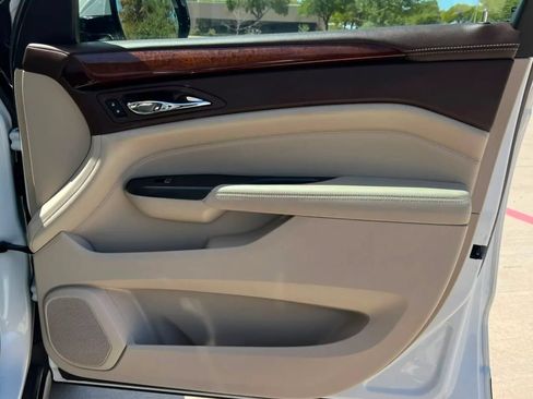 Used 2014 Cadillac SRX Luxury FWD image 17