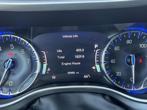Used 2023 Chrysler Pacifica Touring-L FWD image 17