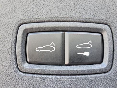 Used 2025 Porsche Cayenne image 18