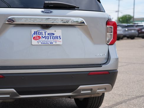 Used 2023 Ford Explorer XLT w/ Equipment Group 202A AWD/4WD image 12