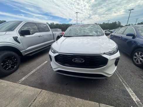 Used 2024 Ford Escape ST-Line w/ Tech Pack #1 FWD image 2