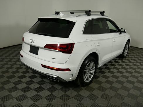 Used 2022 Audi Q5 2.0T Premium w/ Convenience Package image 3