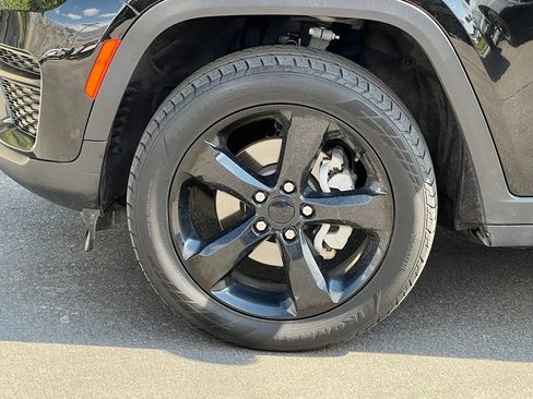 Used 2023 Jeep Grand Cherokee Altitude AWD/4WD image 14