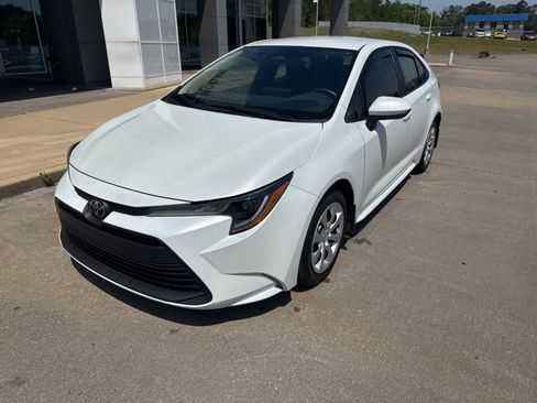 Used 2026 Toyota Corolla LE FWD image 3