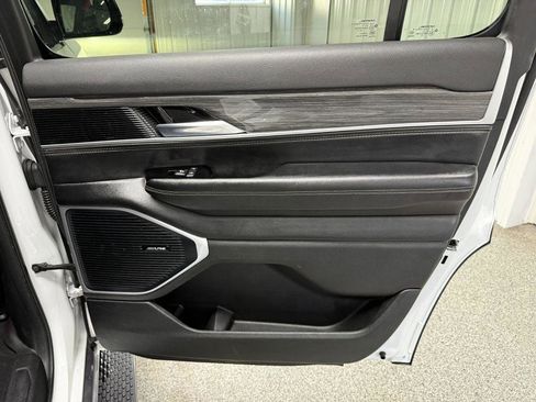 Used 2022 Jeep Wagoneer Series III image 44