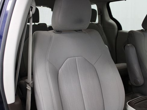 Used 2020 Chrysler Pacifica Touring w/ Advanced Safetytec Group image 24