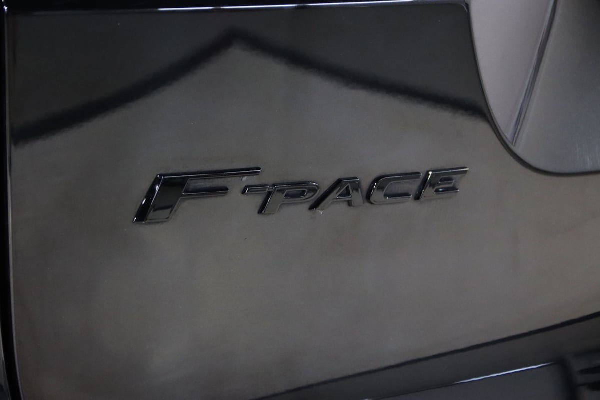 Used 2022 Jaguar F-PACE SVR AWD/4WD image 10