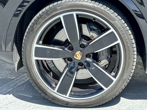Certified 2022 Porsche Cayenne S Platinum image 26