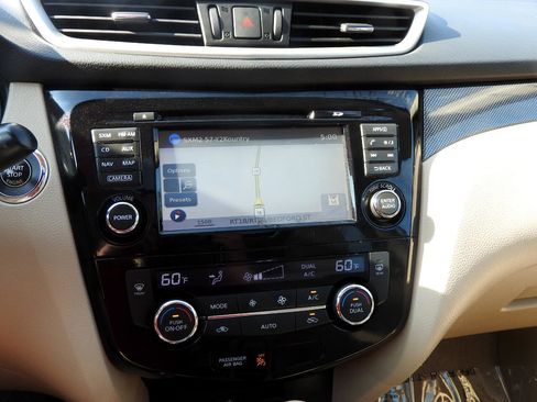 Used 2015 Nissan Rogue SL w/ SL Premium Package image 15